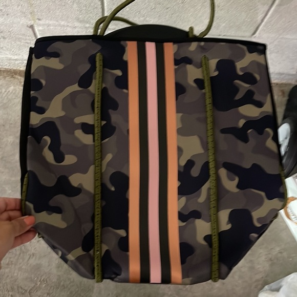 NEW Mud Pie Neoprene Beach tote Camo - Picture 3 of 5